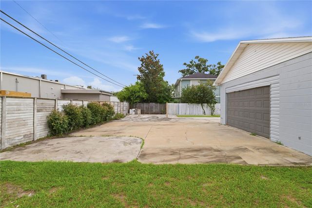 2607 W CREST AVENUE, Tampa, FL 33614