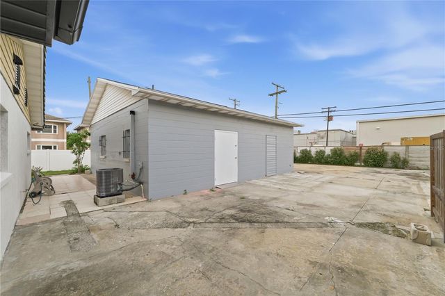 2607 W CREST AVENUE, Tampa, FL 33614