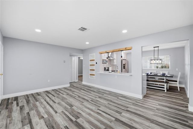 2607 W CREST AVENUE, Tampa, FL 33614