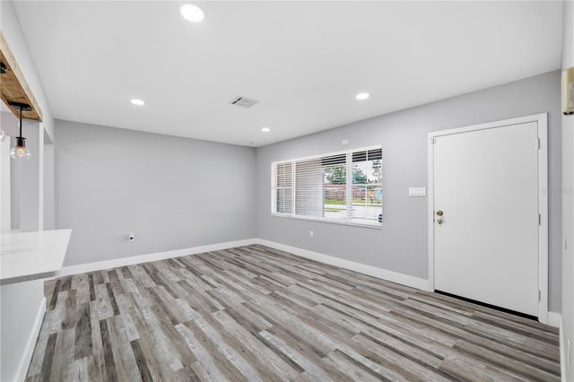 2607 W CREST AVENUE, Tampa, FL 33614