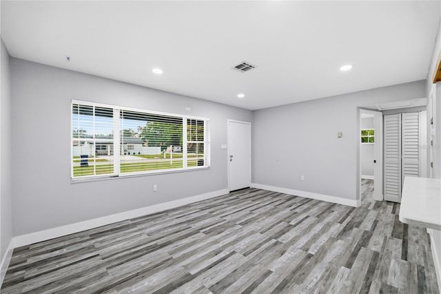 2607 W CREST AVENUE, Tampa, FL 33614