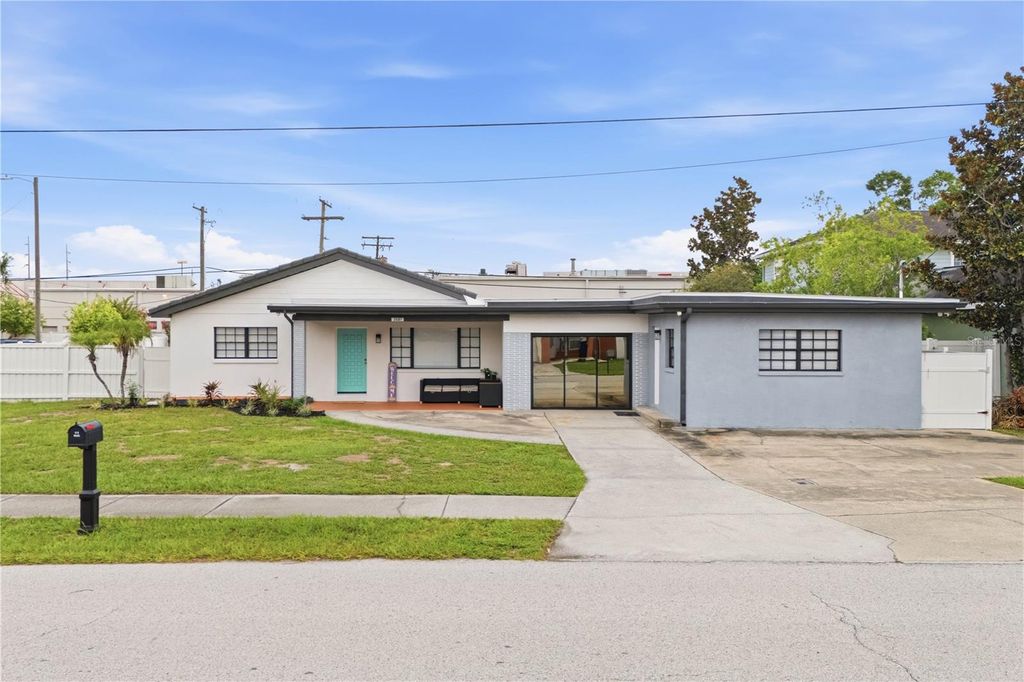 2607 W CREST AVENUE, Tampa, FL 33614