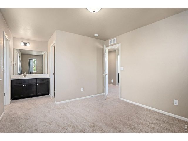 4097 Mandall Lakes Dr, Loveland, CO 80538