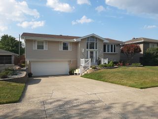 3027 100th Place, Highland, IN 46322