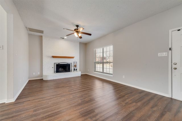 9406 Chimneywood Drive, Rowlett, TX 75089