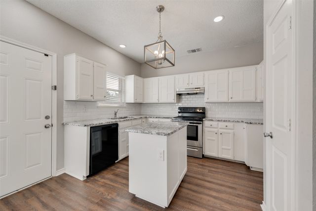9406 Chimneywood Drive, Rowlett, TX 75089