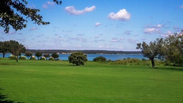 29 Cimmarron Bay Drive, Runaway Bay, TX 76426