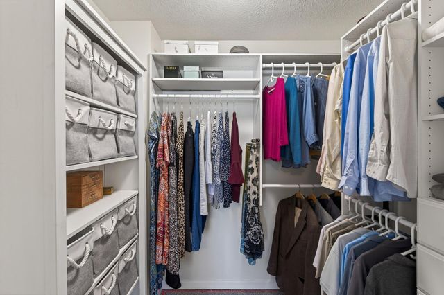 140 W Eagle Lake Drive, Maple Grove, MN 55369