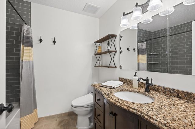 140 W Eagle Lake Drive, Maple Grove, MN 55369