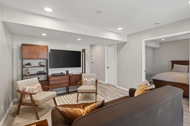 140 W Eagle Lake Drive, Maple Grove, MN 55369