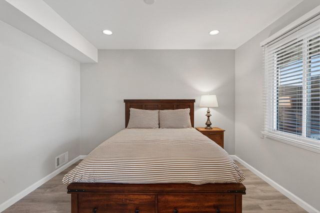 140 W Eagle Lake Drive, Maple Grove, MN 55369