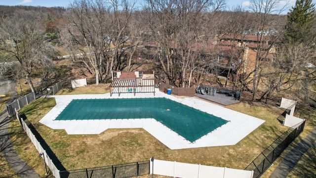 140 W Eagle Lake Drive, Maple Grove, MN 55369