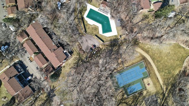 140 W Eagle Lake Drive, Maple Grove, MN 55369