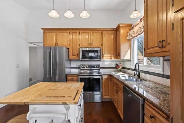 140 W Eagle Lake Drive, Maple Grove, MN 55369