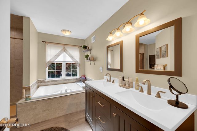 1 Blue Jay Court, Jackson, NJ 08527
