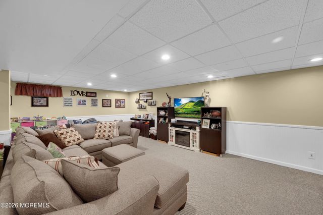 1 Blue Jay Court, Jackson, NJ 08527