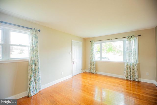 3228 TOM SWEENEY DR, Brookhaven, PA 19015
