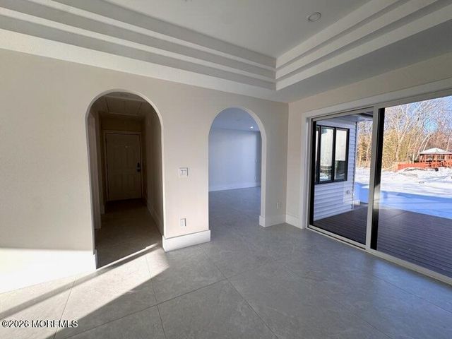 7 Whalepond Road, Oakhurst, NJ 07755