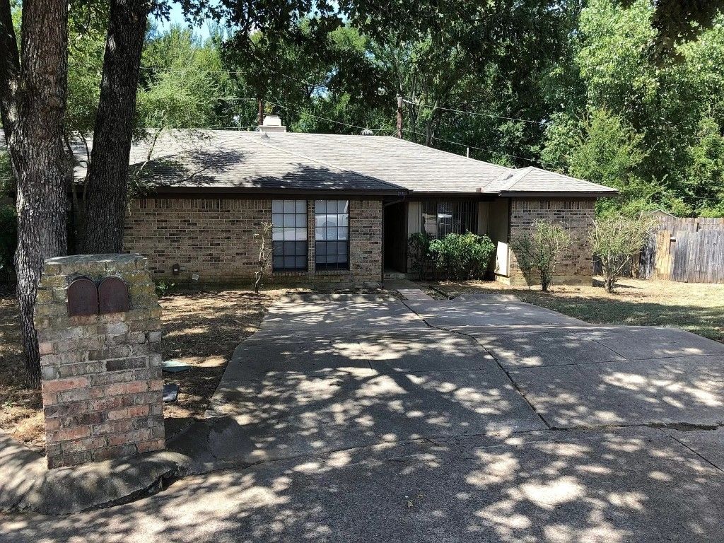 211 Alston Court, Mansfield, TX 76063 — exterior