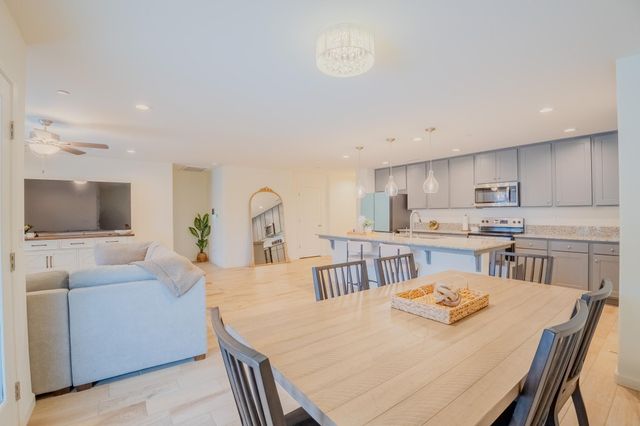 2121 E Oak Avenue, Visalia, CA 93292