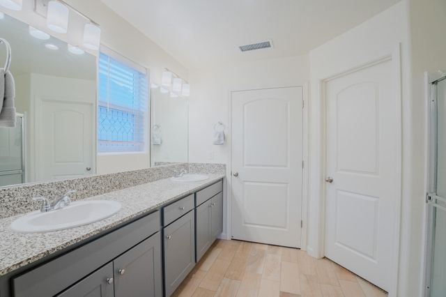 2121 E Oak Avenue, Visalia, CA 93292