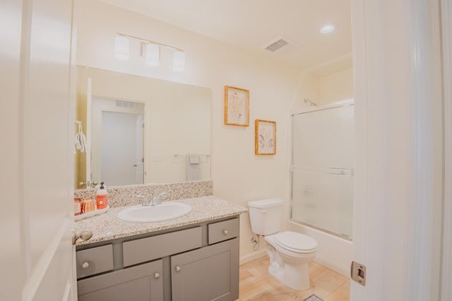 2121 E Oak Avenue, Visalia, CA 93292