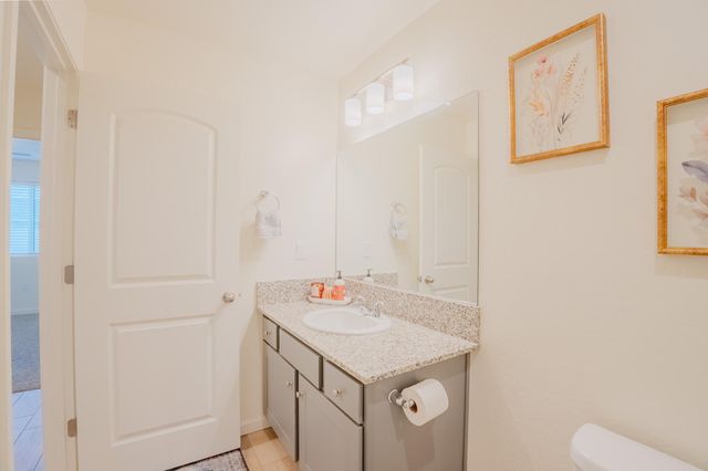 2121 E Oak Avenue, Visalia, CA 93292