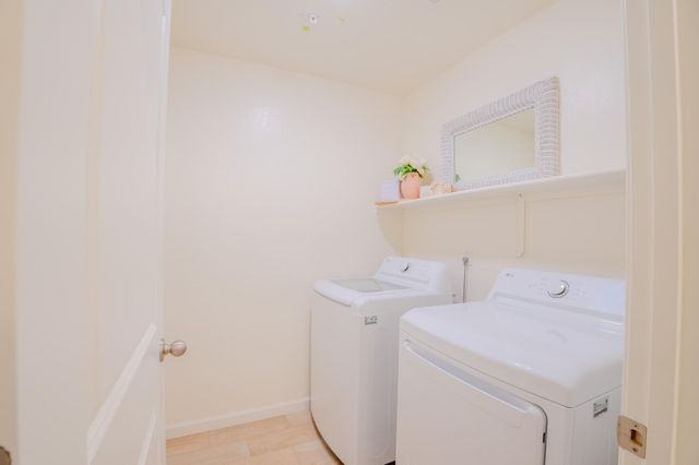 2121 E Oak Avenue, Visalia, CA 93292