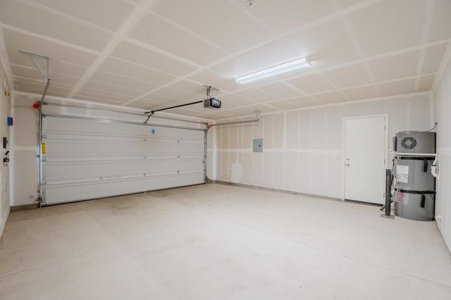 2121 E Oak Avenue, Visalia, CA 93292