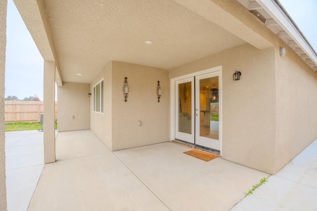 2121 E Oak Avenue, Visalia, CA 93292