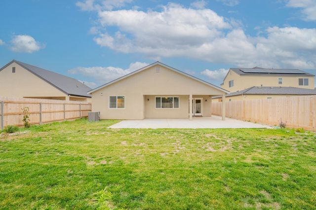 2121 E Oak Avenue, Visalia, CA 93292