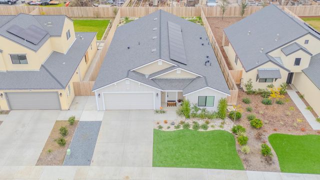 2121 E Oak Avenue, Visalia, CA 93292