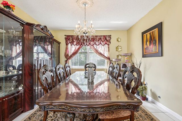 405 E Royal Cove Circle, Davie, FL 33325