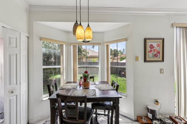 405 E Royal Cove Circle, Davie, FL 33325