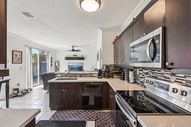 405 E Royal Cove Circle, Davie, FL 33325