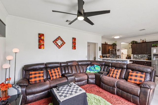 405 E Royal Cove Circle, Davie, FL 33325