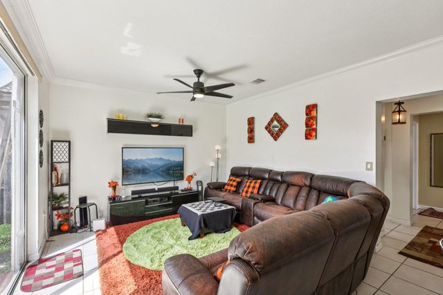 405 E Royal Cove Circle, Davie, FL 33325
