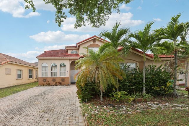 405 E Royal Cove Circle, Davie, FL 33325