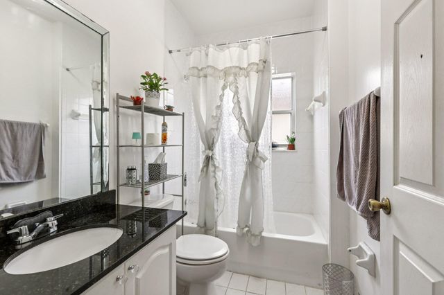 405 E Royal Cove Circle, Davie, FL 33325
