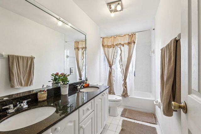 405 E Royal Cove Circle, Davie, FL 33325