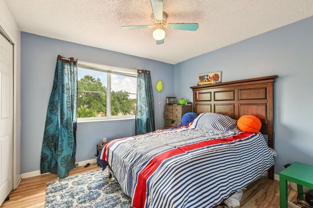 405 E Royal Cove Circle, Davie, FL 33325