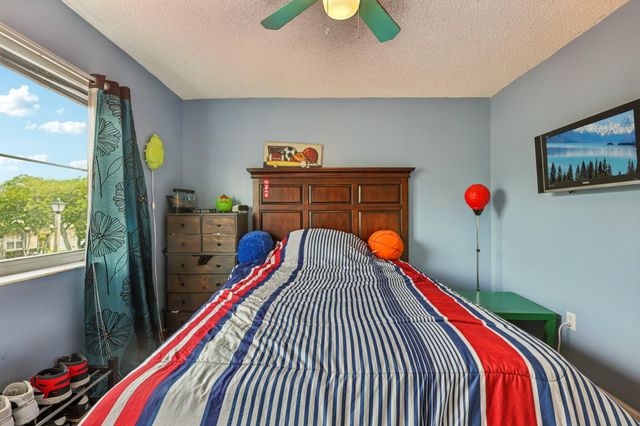 405 E Royal Cove Circle, Davie, FL 33325