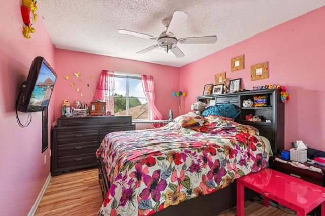 405 E Royal Cove Circle, Davie, FL 33325