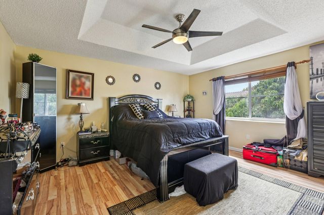 405 E Royal Cove Circle, Davie, FL 33325