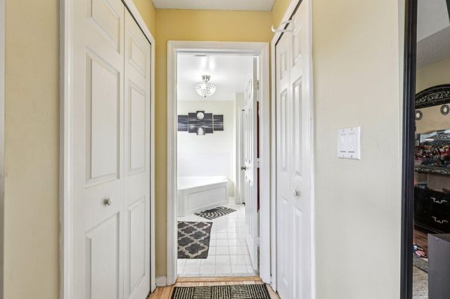 405 E Royal Cove Circle, Davie, FL 33325