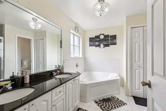 405 E Royal Cove Circle, Davie, FL 33325