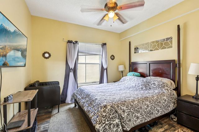 405 E Royal Cove Circle, Davie, FL 33325