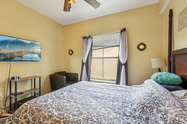 405 E Royal Cove Circle, Davie, FL 33325