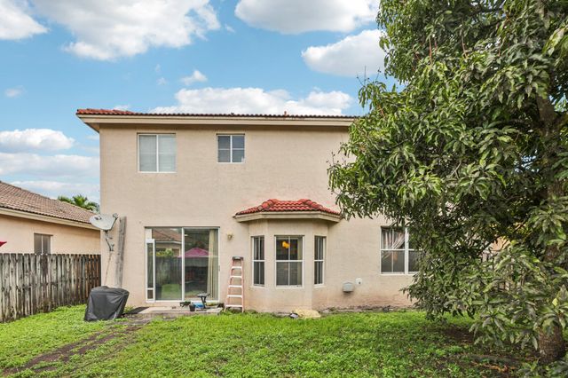 405 E Royal Cove Circle, Davie, FL 33325