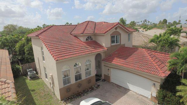 405 E Royal Cove Circle, Davie, FL 33325